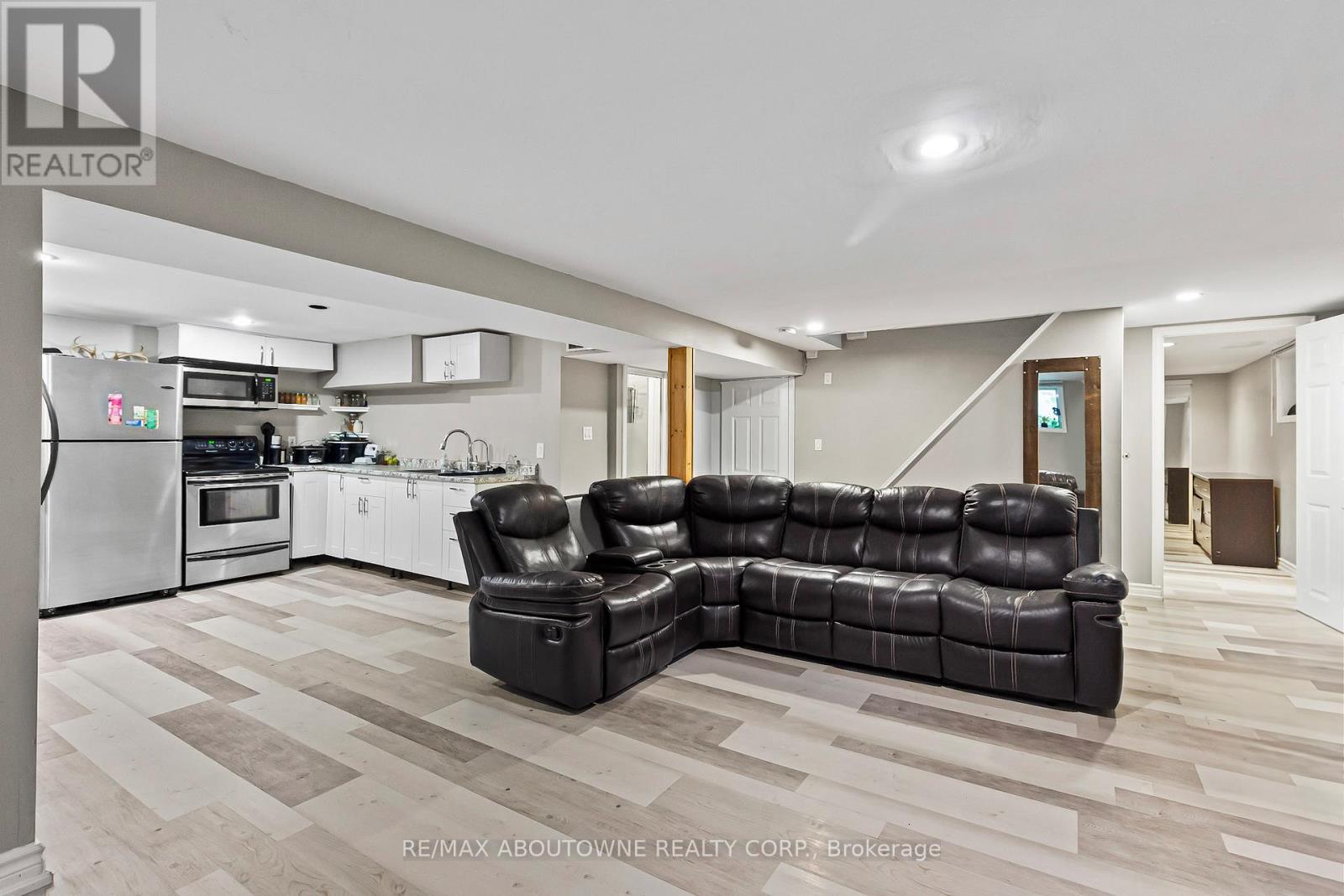 Photo 33 of 8759 Heritage Road, Brampton ON