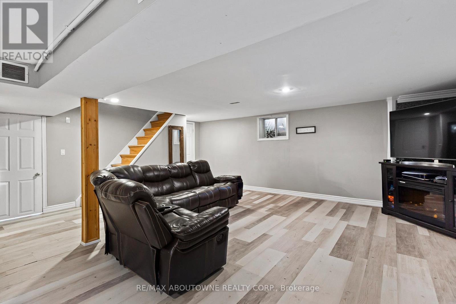 Photo 15 of 8759 Heritage Road, Brampton ON