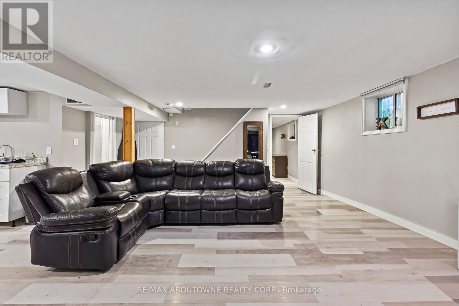 Photo 32 of 8759 Heritage Road, Brampton ON