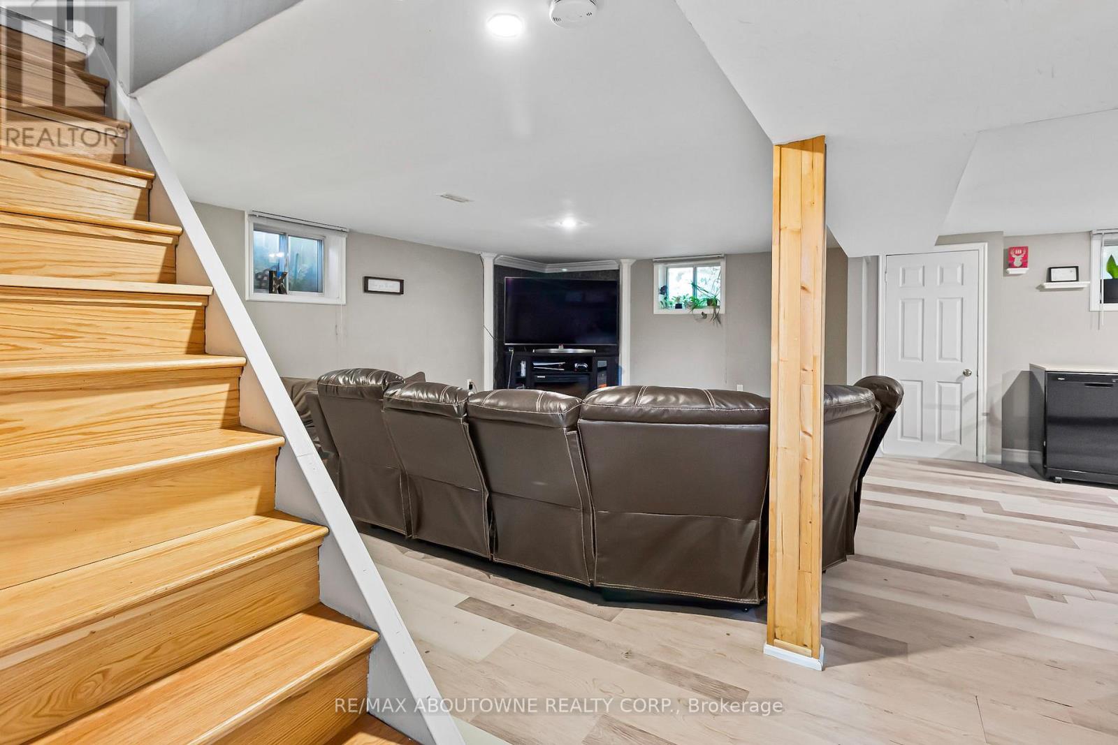 Photo 34 of 8759 Heritage Road, Brampton ON