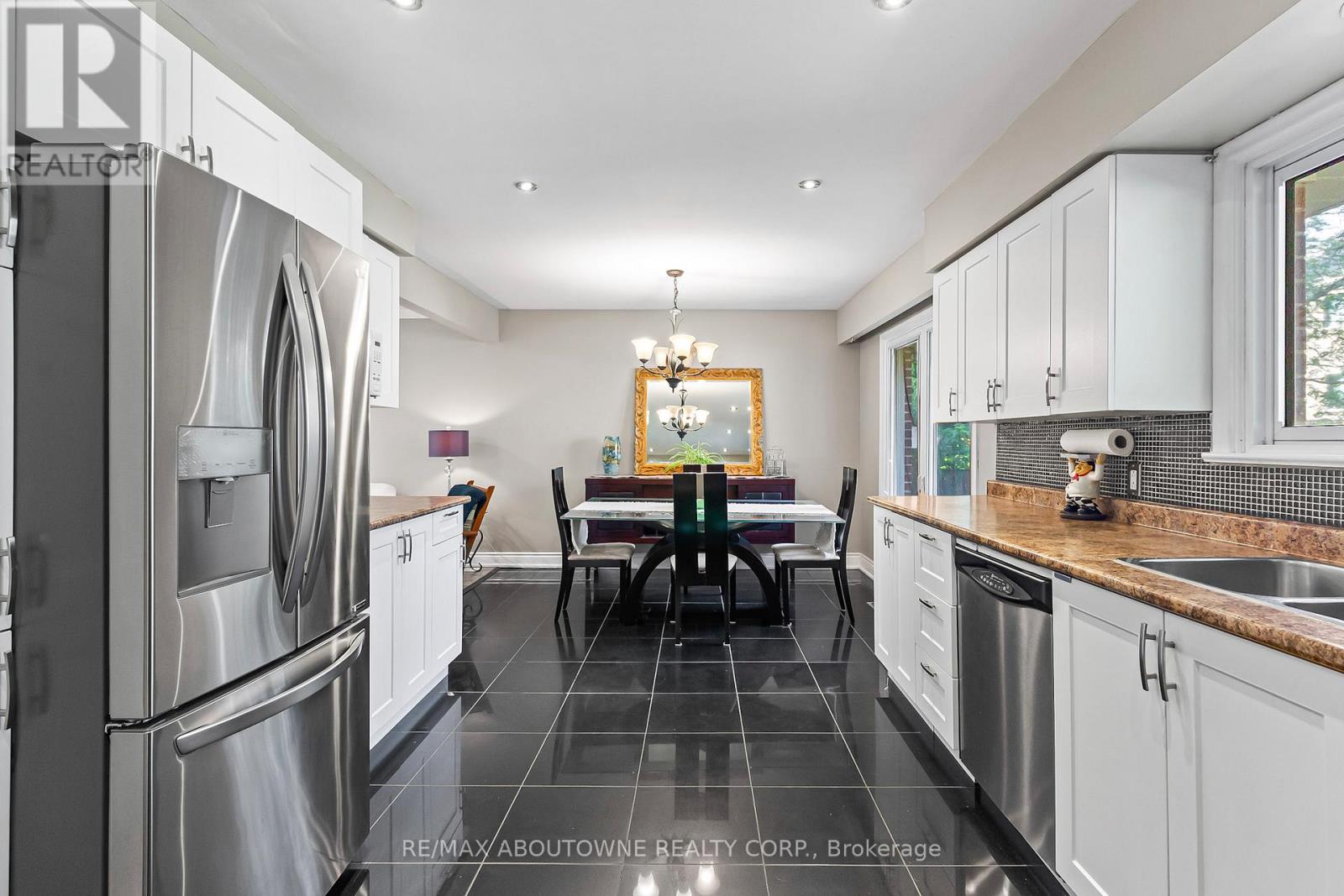 Photo 3 of 8759 Heritage Road, Brampton ON