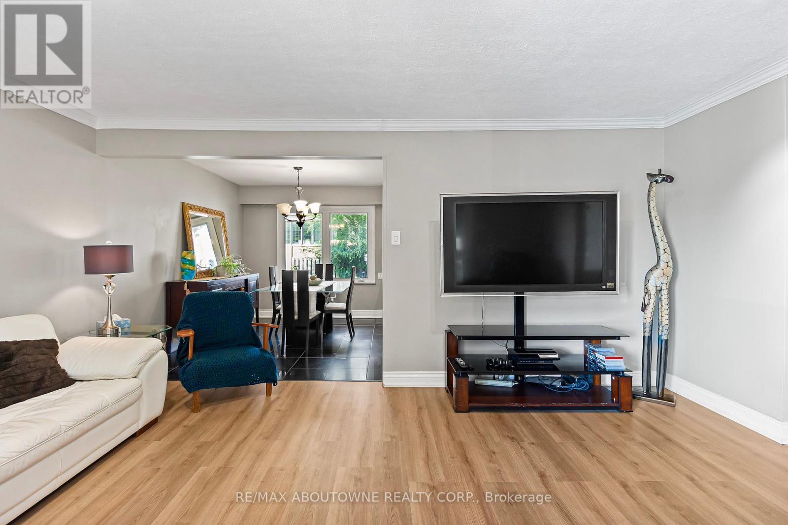 Photo 24 of 8759 Heritage Road, Brampton ON