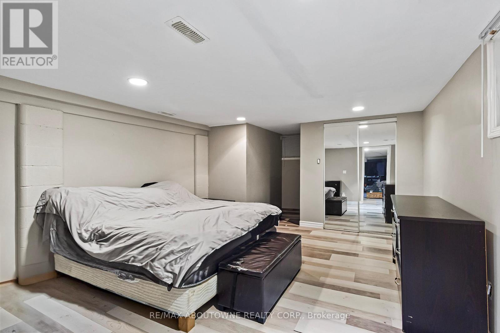 Photo 30 of 8759 Heritage Road, Brampton ON