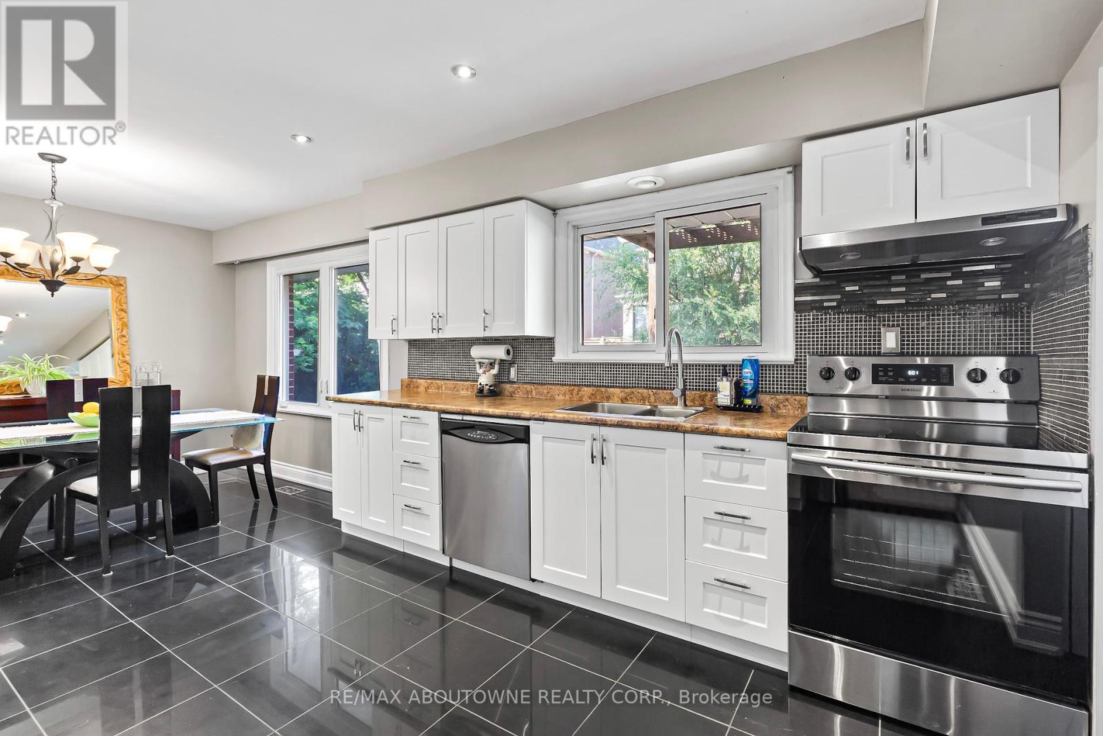 Photo 36 of 8759 Heritage Road, Brampton ON