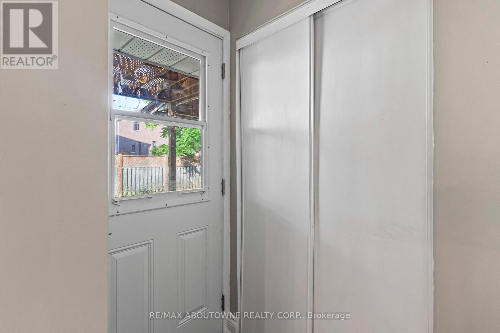 Photo 8 of 8759 Heritage Road, Brampton ON