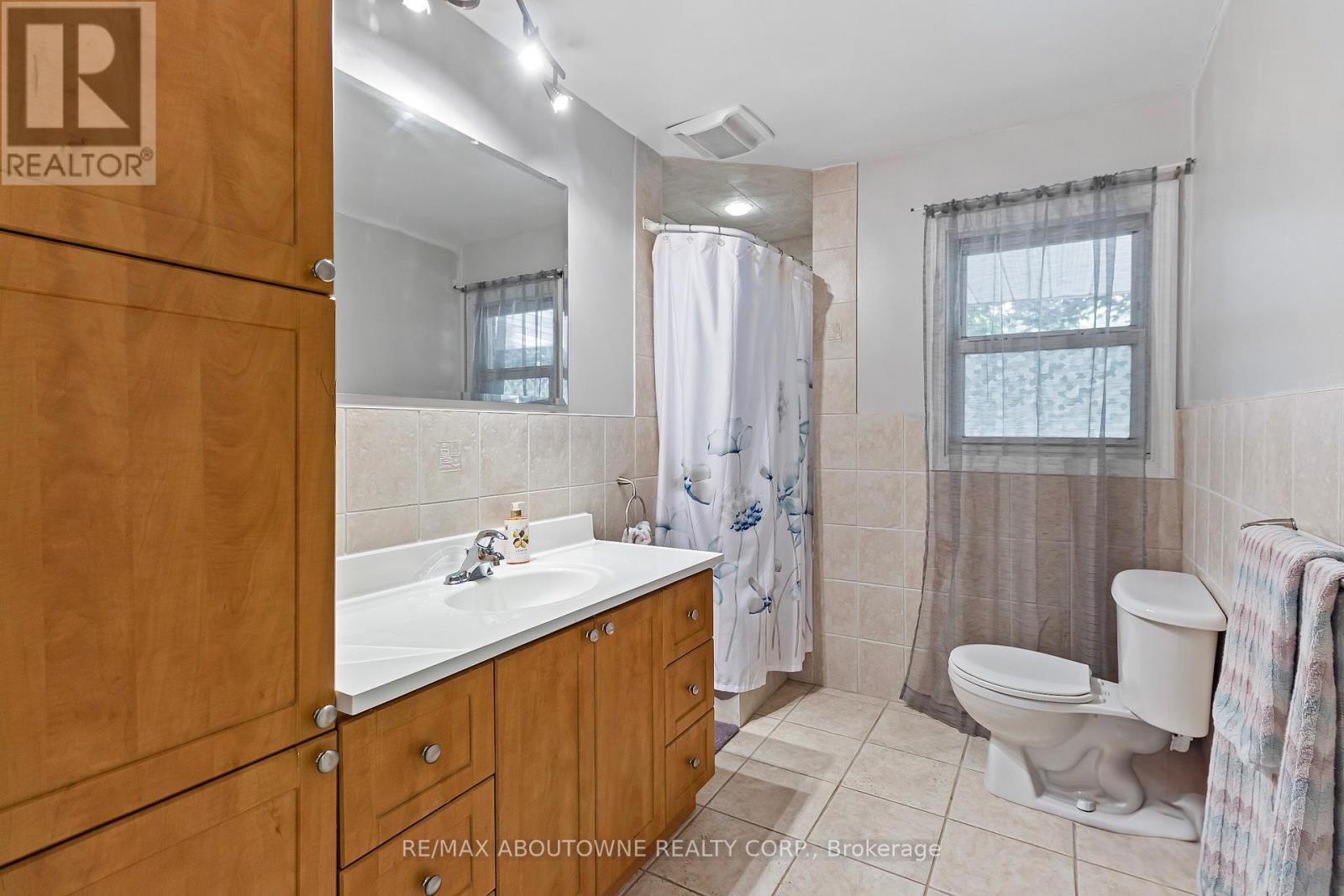 Photo 47 of 8759 Heritage Road, Brampton ON