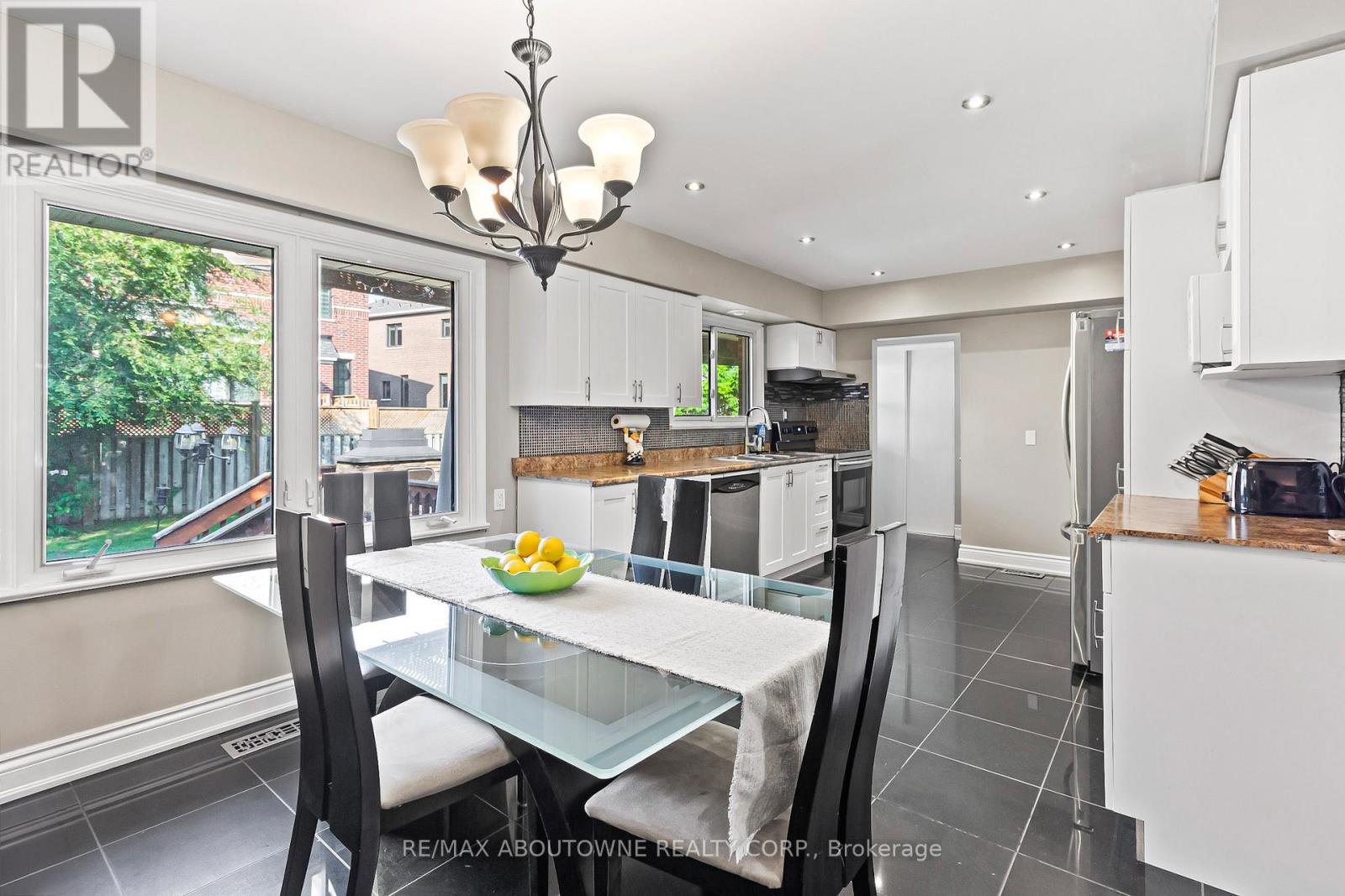 Photo 25 of 8759 Heritage Road, Brampton ON