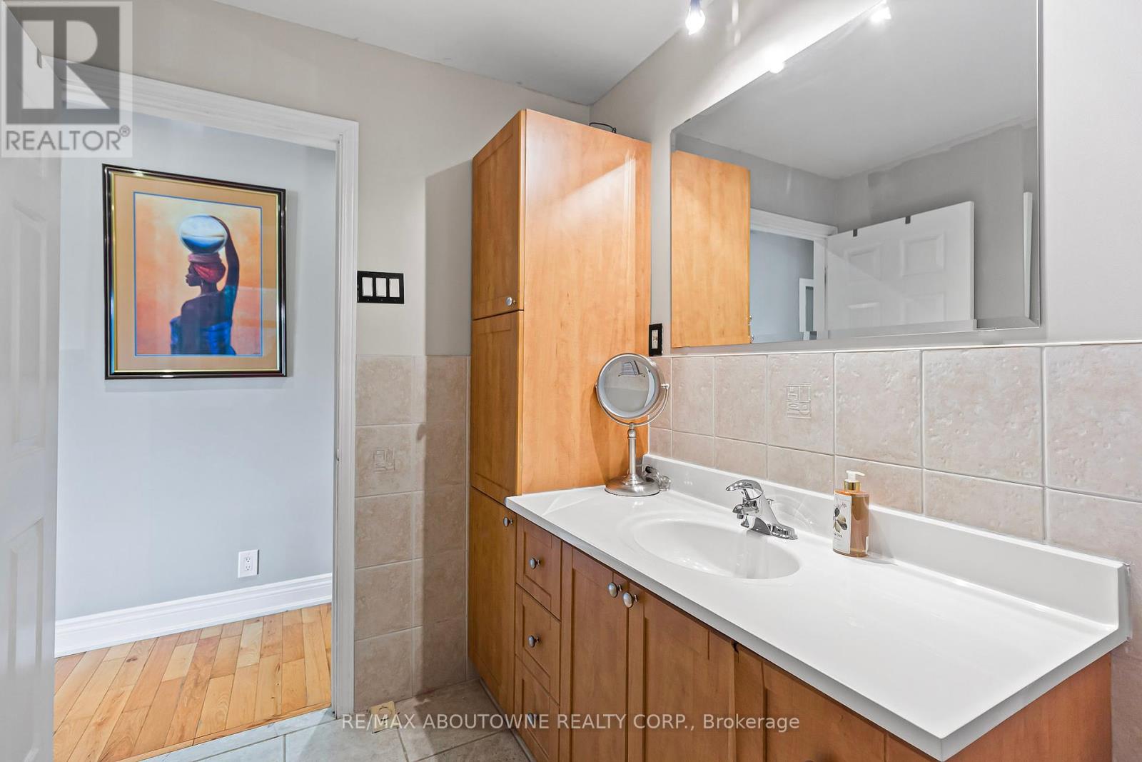 Photo 23 of 8759 Heritage Road, Brampton ON
