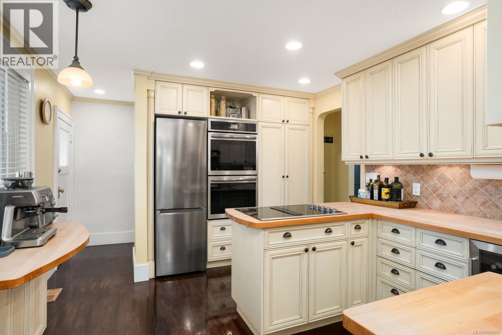  1959 Hampshire Road, Oak Bay