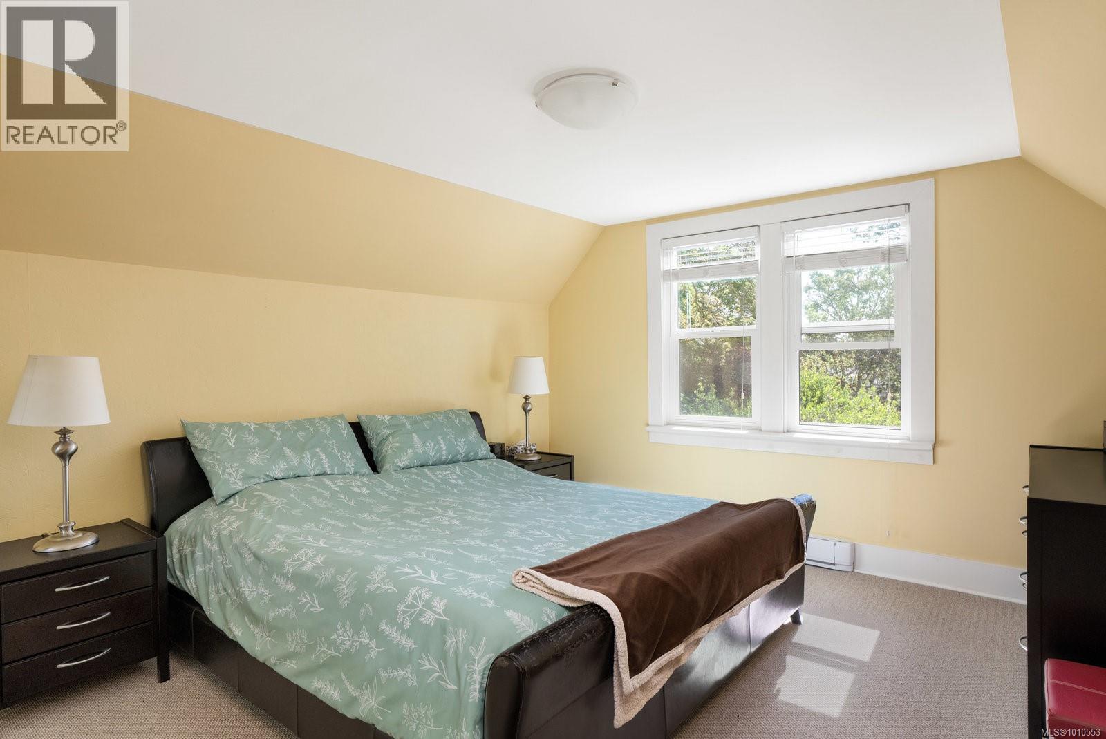  1959 Hampshire Road, Oak Bay