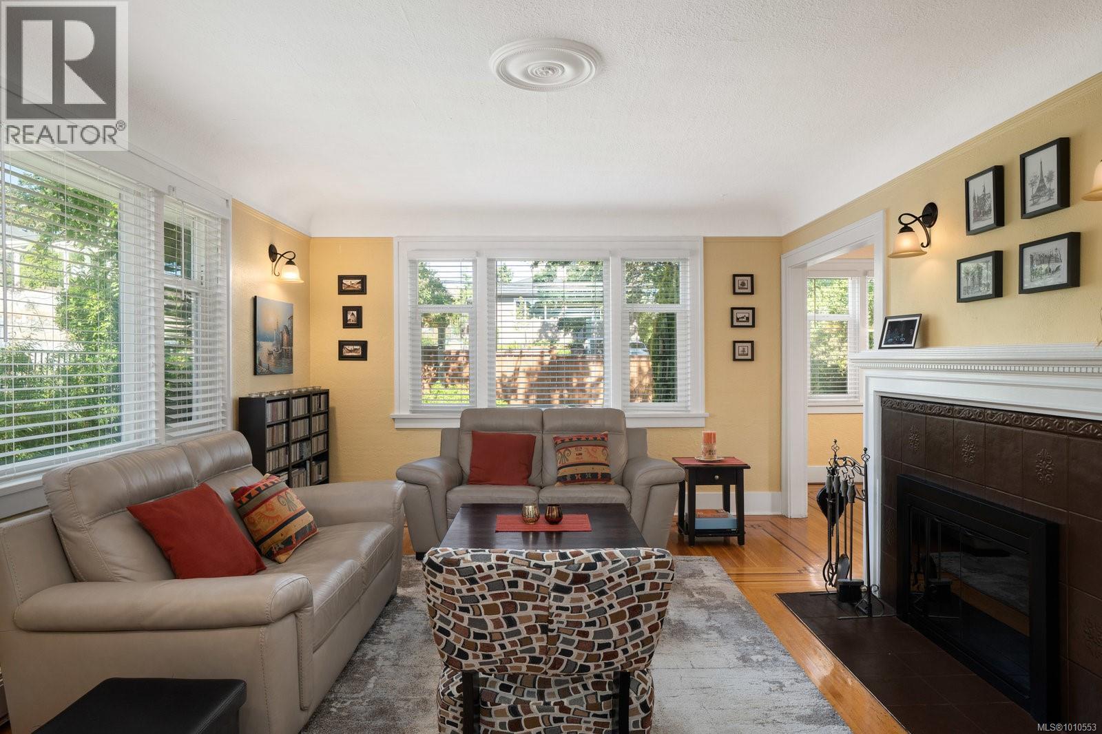  1959 Hampshire Road, Oak Bay