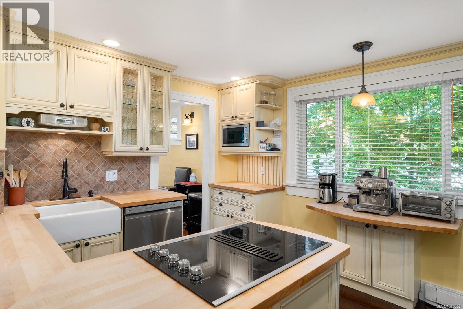  1959 Hampshire Road, Oak Bay