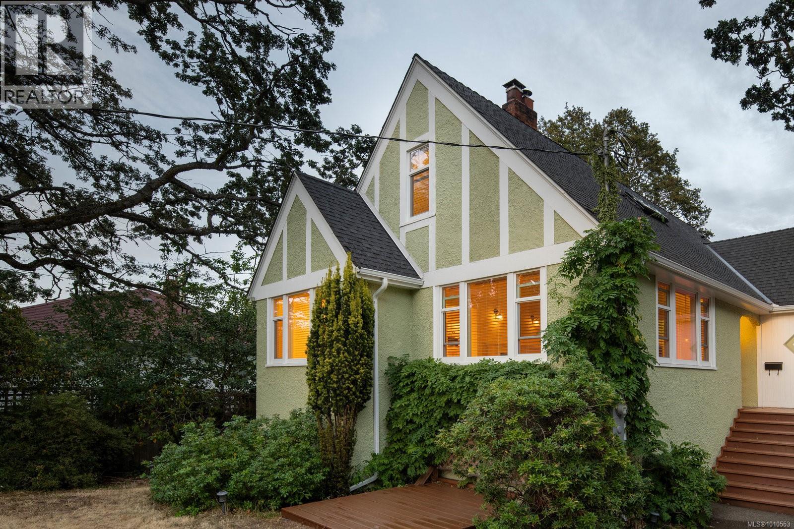  1959 Hampshire Road, Oak Bay