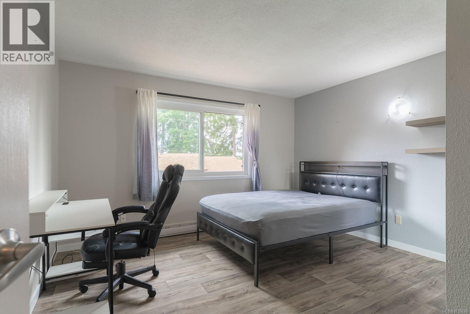 Photo 1 of 10 855 Howard Ave, Nanaimo BC