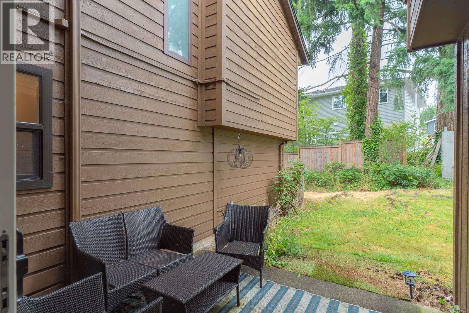 Photo 5 of 10 855 Howard Ave, Nanaimo BC