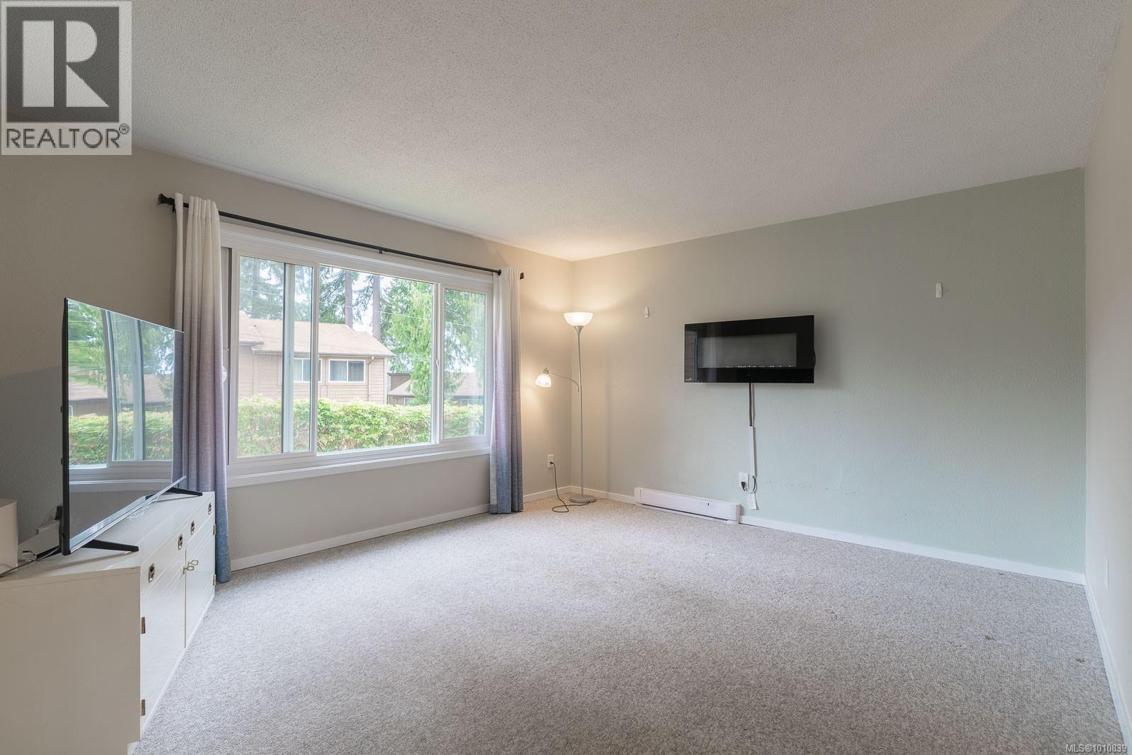 Photo 8 of 10 855 Howard Ave, Nanaimo BC