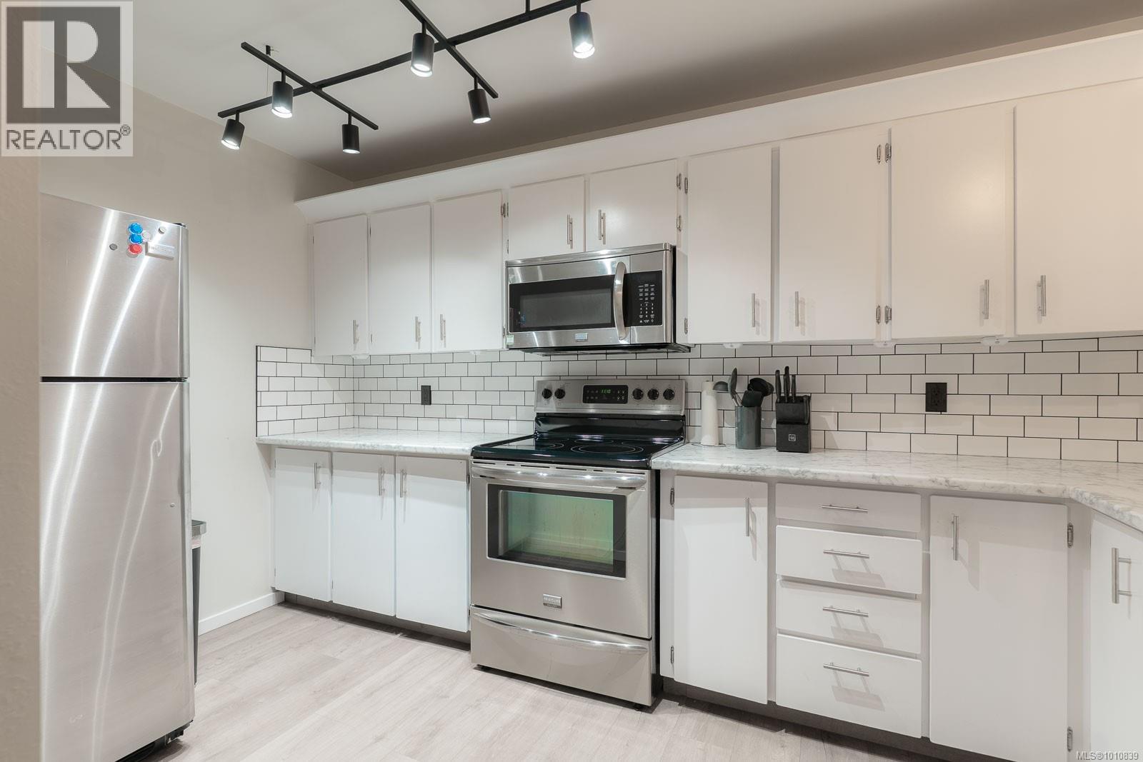 Photo 19 of 10 855 Howard Ave, Nanaimo BC