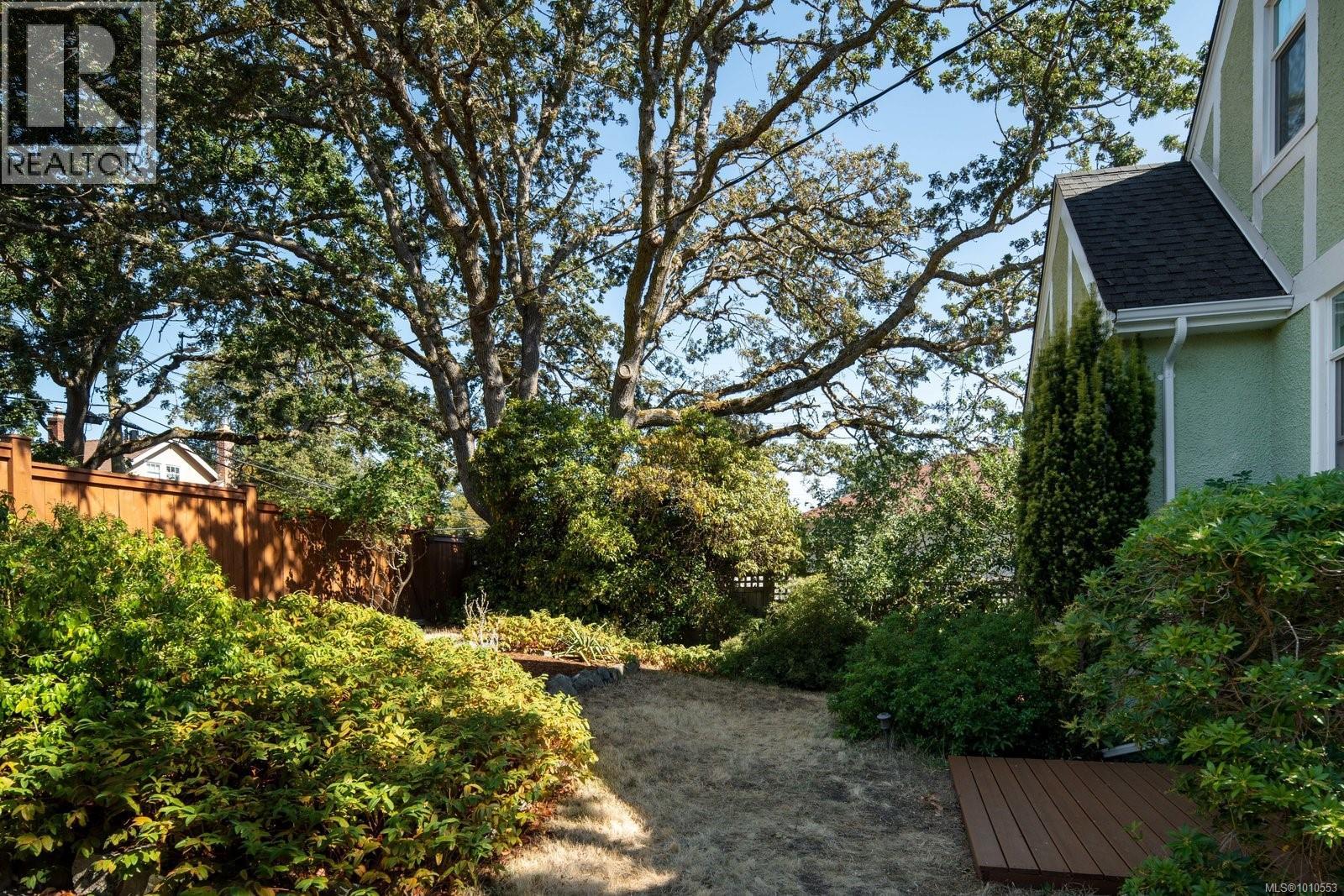  1959 Hampshire Road, Oak Bay