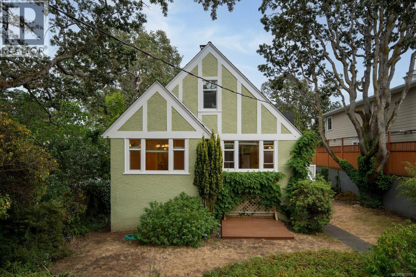  1959 Hampshire Road, Oak Bay