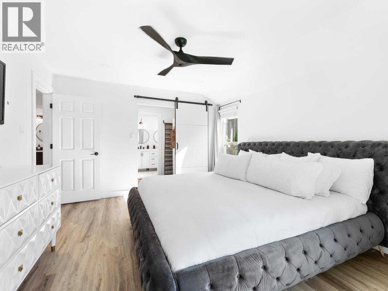 Photo 11 of 848 W 16th Street, North Vancouver BC