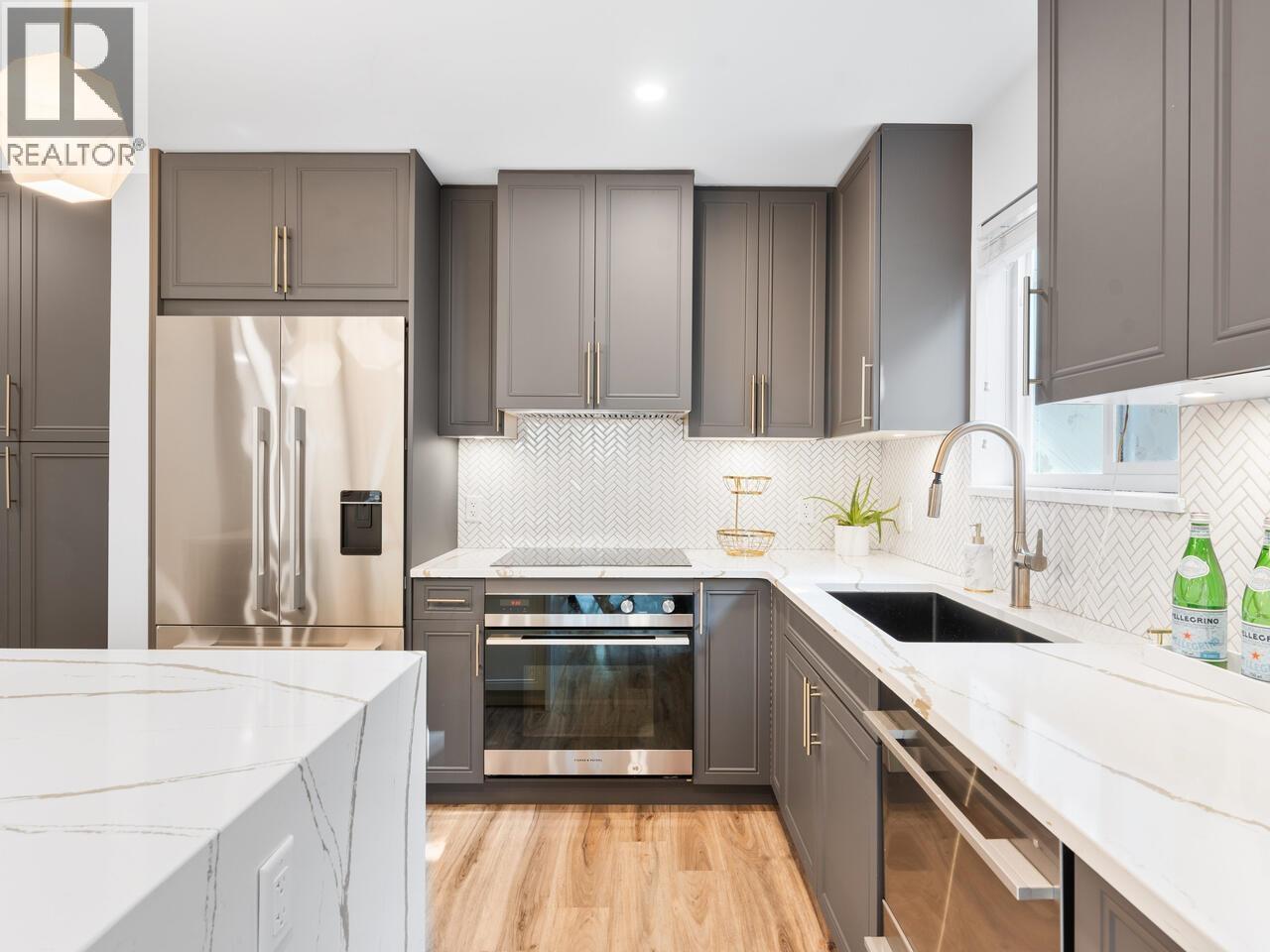 Photo 4 of 848 W 16th Street, North Vancouver BC