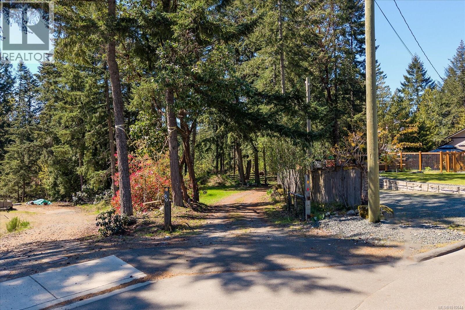 Photo 6 of 69 Lake Pl, Nanaimo BC