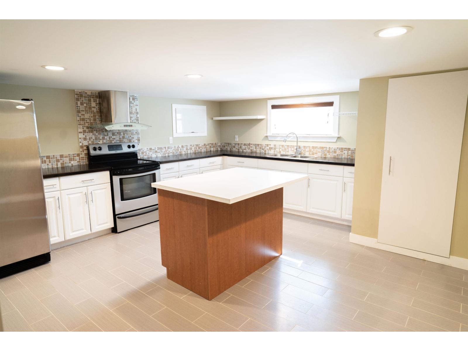 Photo 16 of 9420 157 Street, Surrey BC