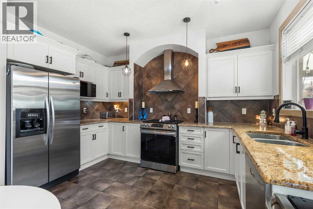 Photo 26 of 119 Westmount Road, Okotoks AB