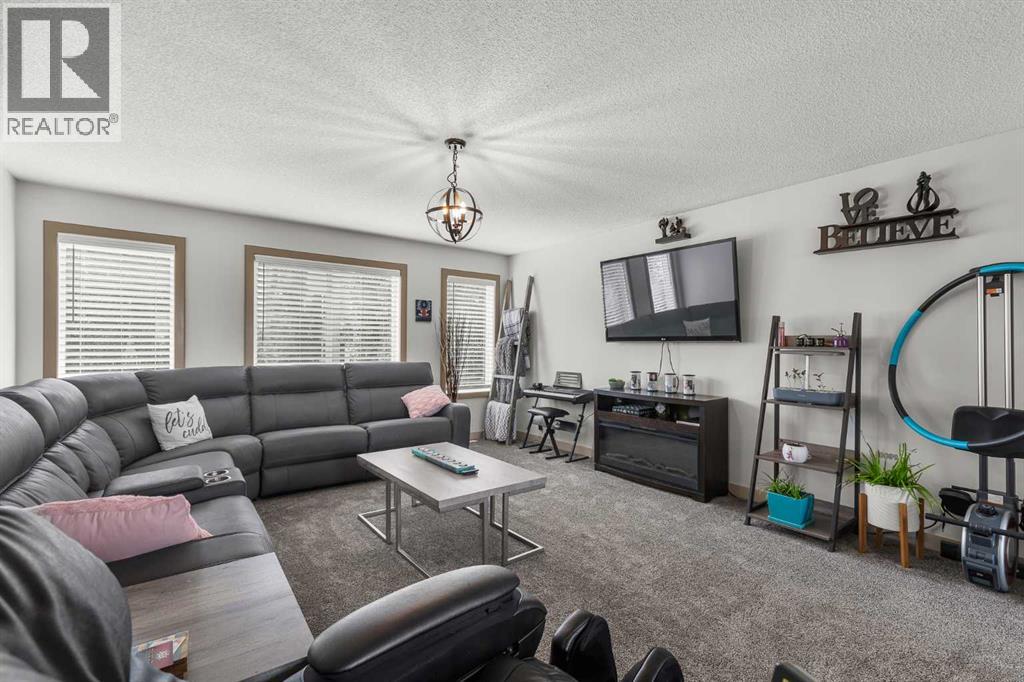 Photo 34 of 119 Westmount Road, Okotoks AB