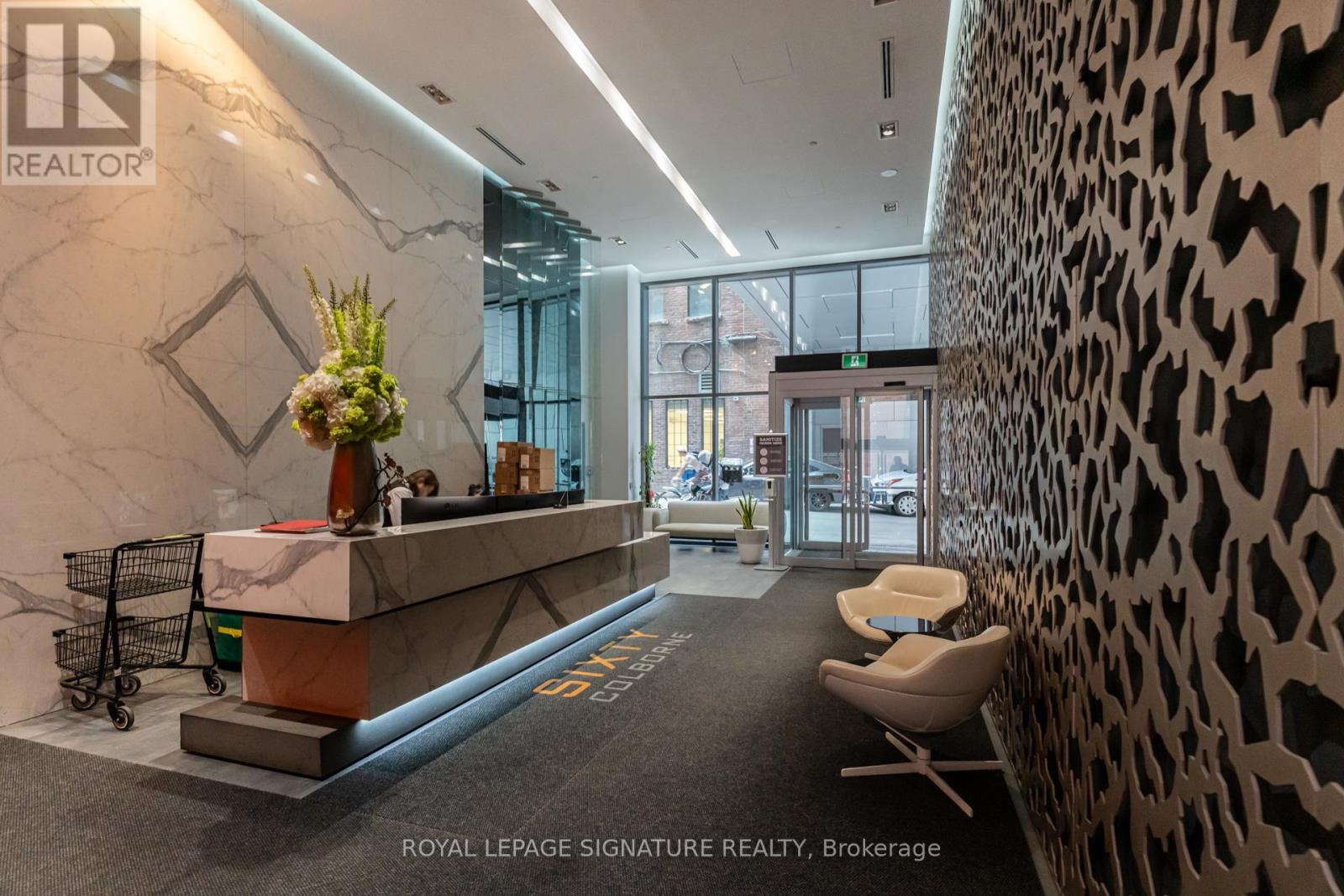 Photo 3 of 1107 60 Colborne Street, Toronto ON