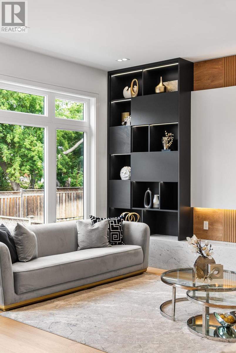 Photo 3 of 338 A Horsham Avenue, Toronto ON