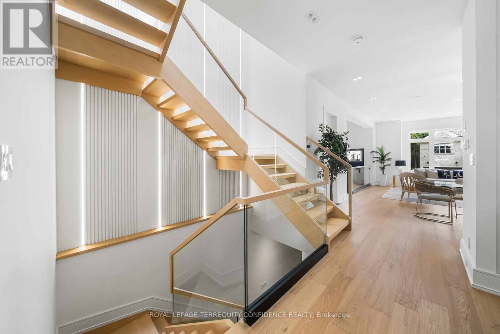 Photo 27 of 338 A Horsham Avenue, Toronto ON
