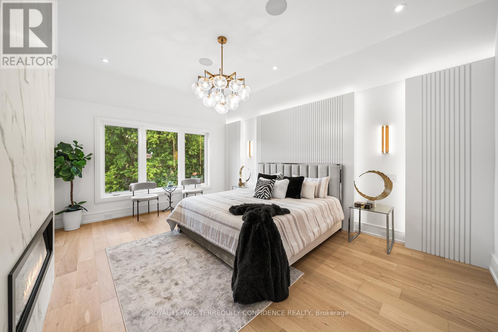 Photo 16 of 338 A Horsham Avenue, Toronto ON