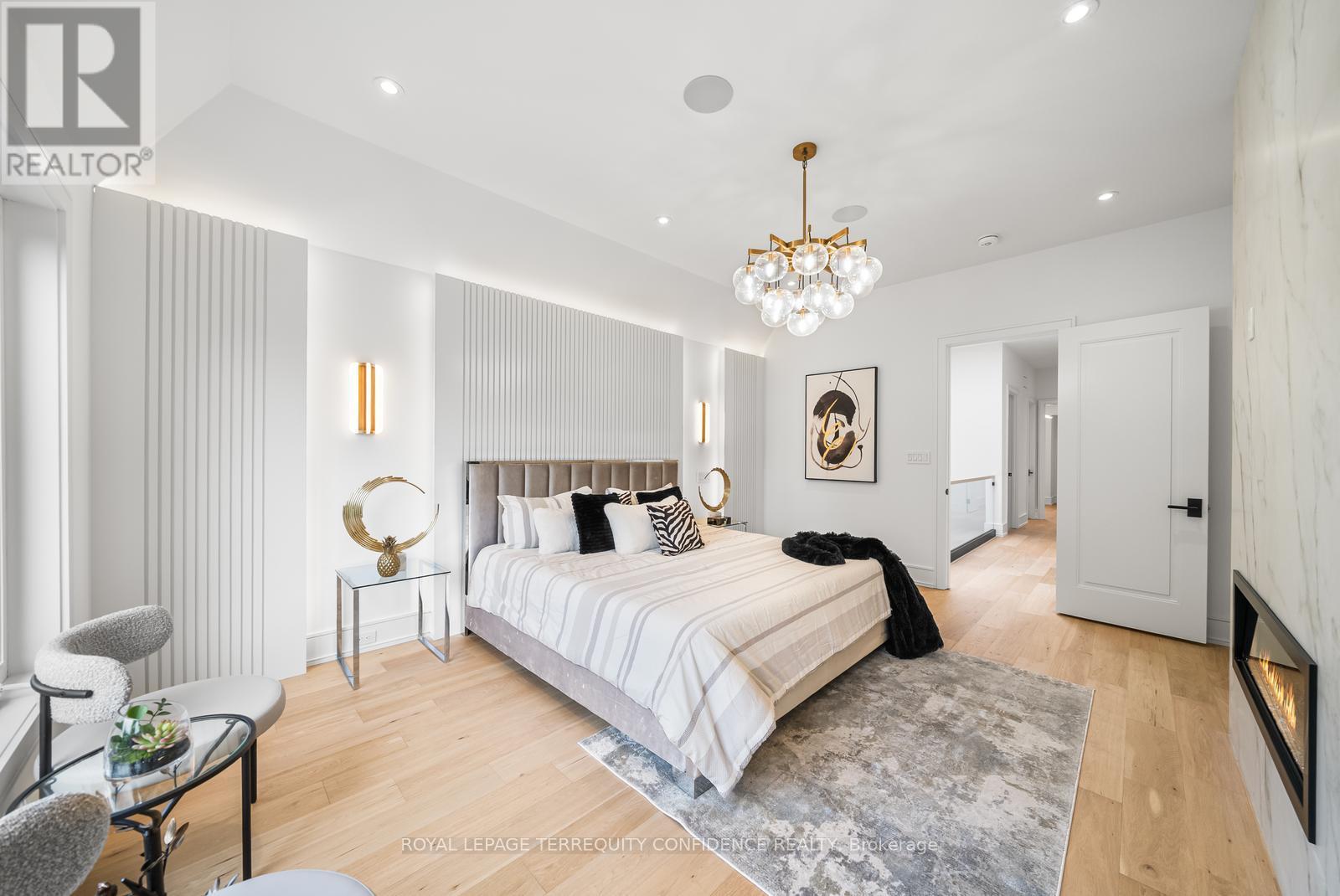 Photo 30 of 338 A Horsham Avenue, Toronto ON