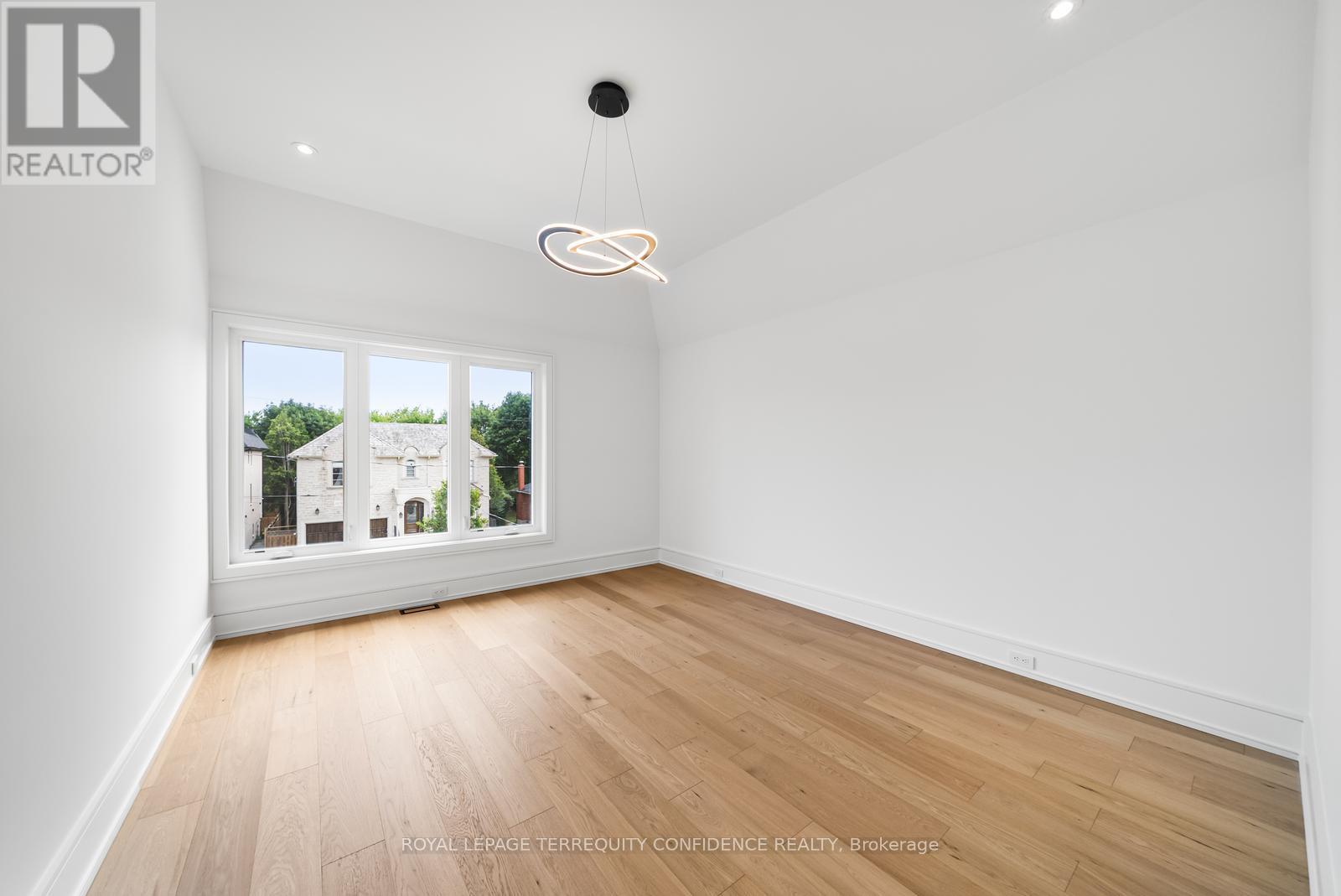 Photo 33 of 338 A Horsham Avenue, Toronto ON