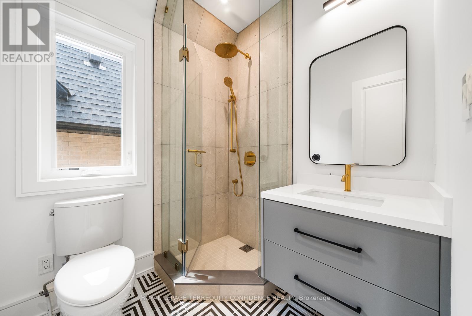 Photo 25 of 338 A Horsham Avenue, Toronto ON