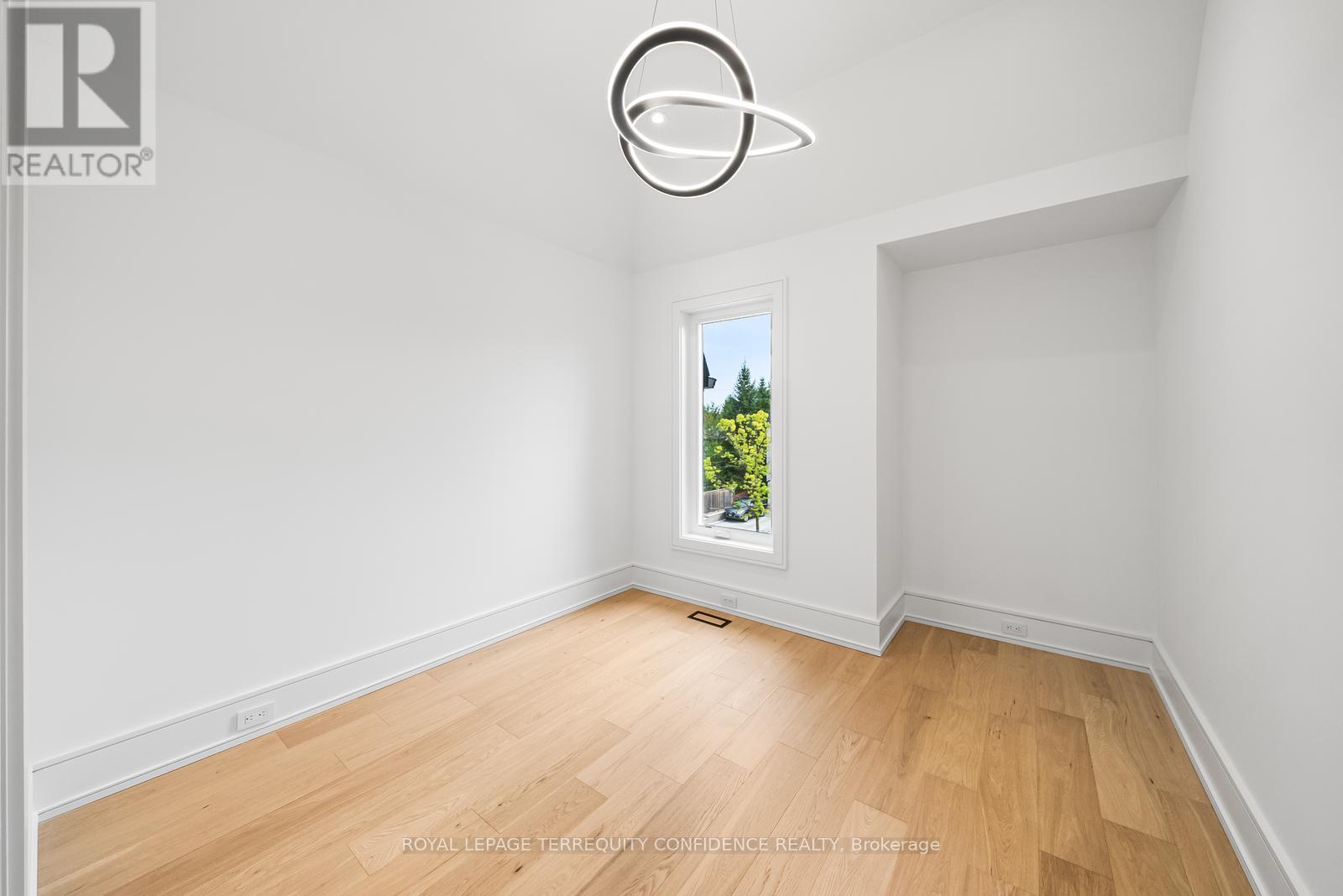 Photo 34 of 338 A Horsham Avenue, Toronto ON