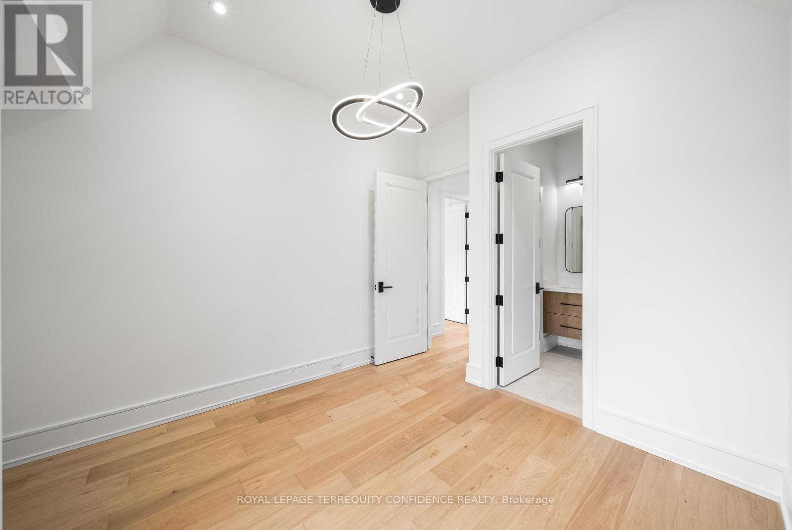 Photo 15 of 338 A Horsham Avenue, Toronto ON