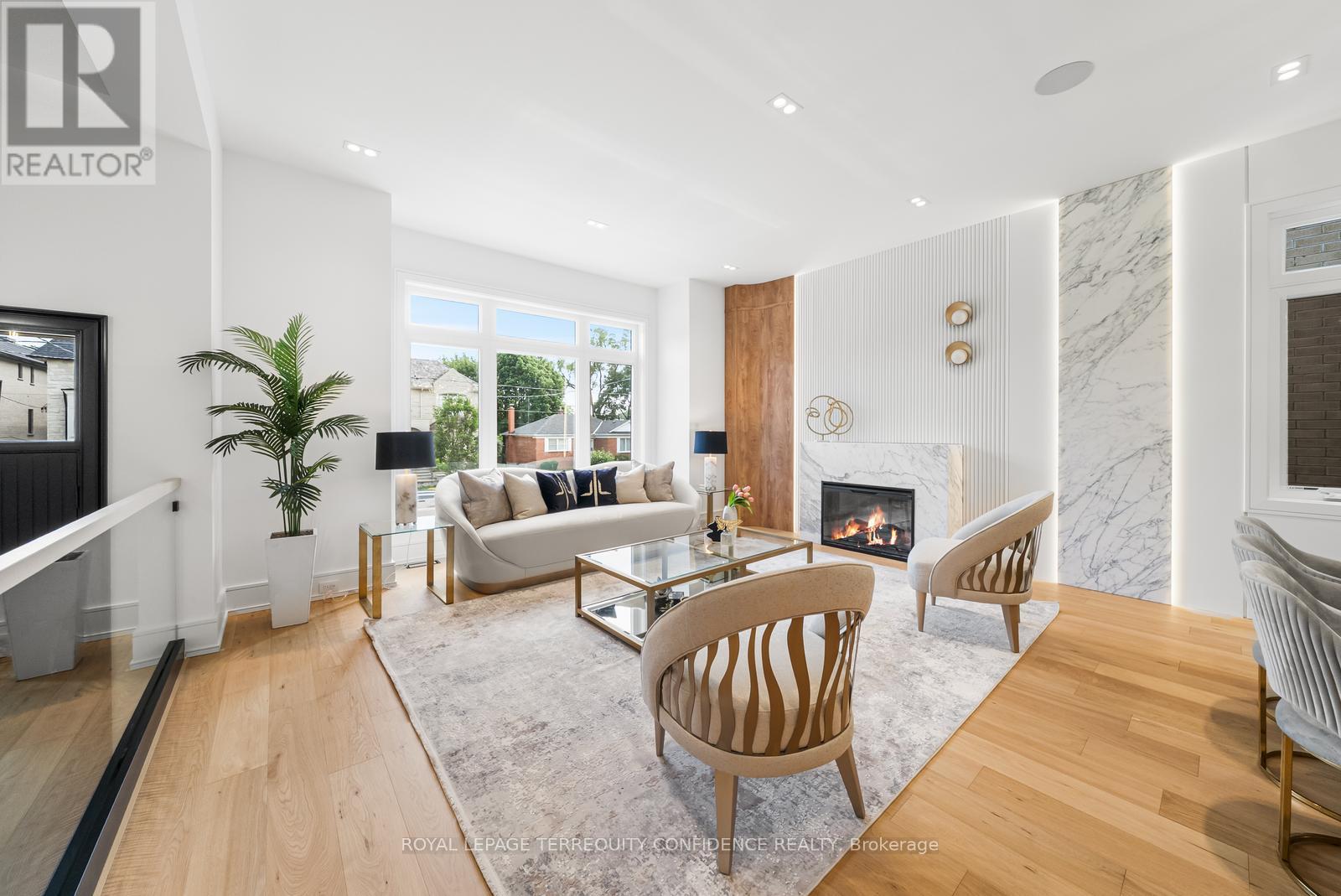 Photo 2 of 338 A Horsham Avenue, Toronto ON