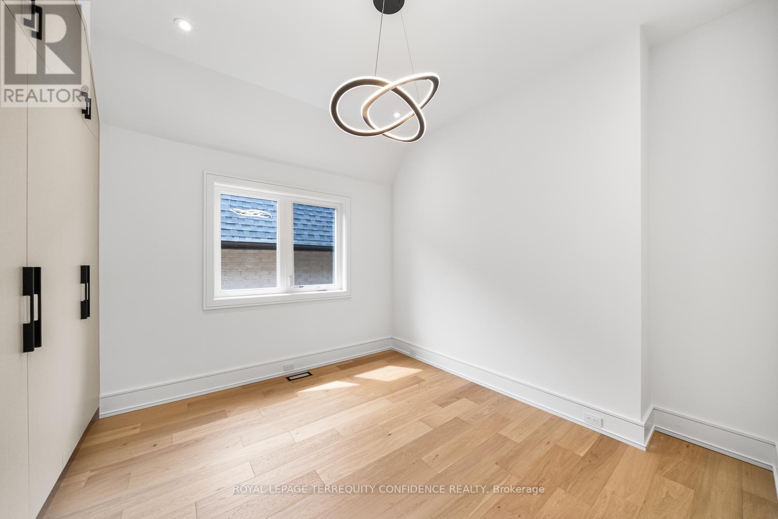 Photo 35 of 338 A Horsham Avenue, Toronto ON