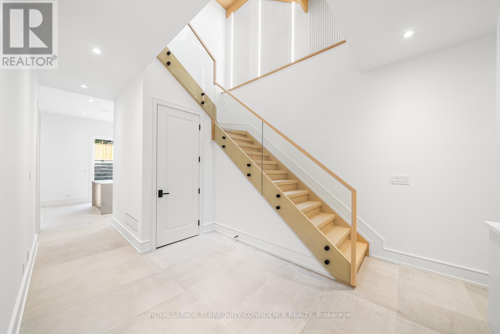 Photo 20 of 338 A Horsham Avenue, Toronto ON