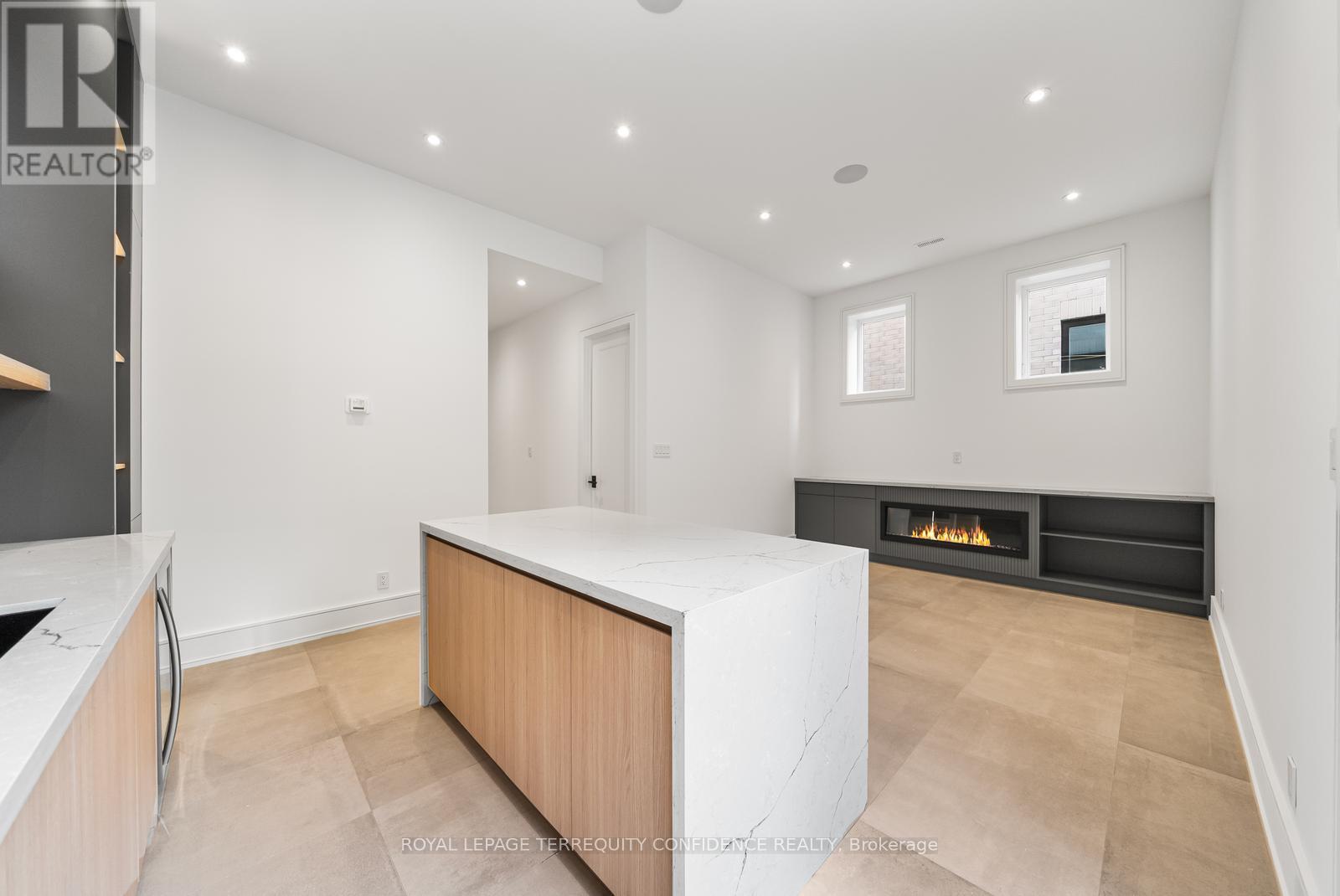 Photo 4 of 338 A Horsham Avenue, Toronto ON