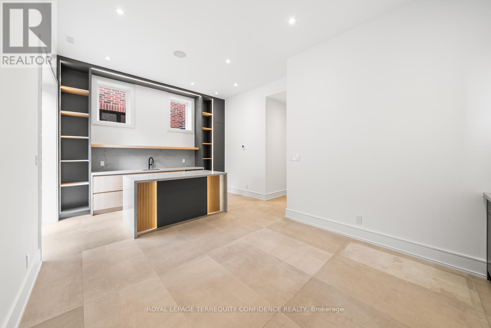 Photo 17 of 338 A Horsham Avenue, Toronto ON