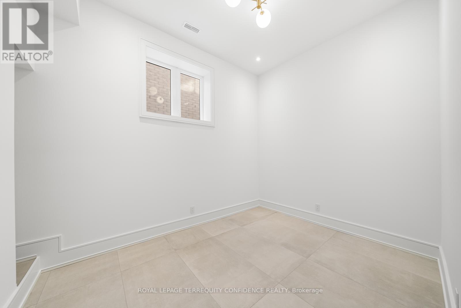Photo 9 of 338 A Horsham Avenue, Toronto ON