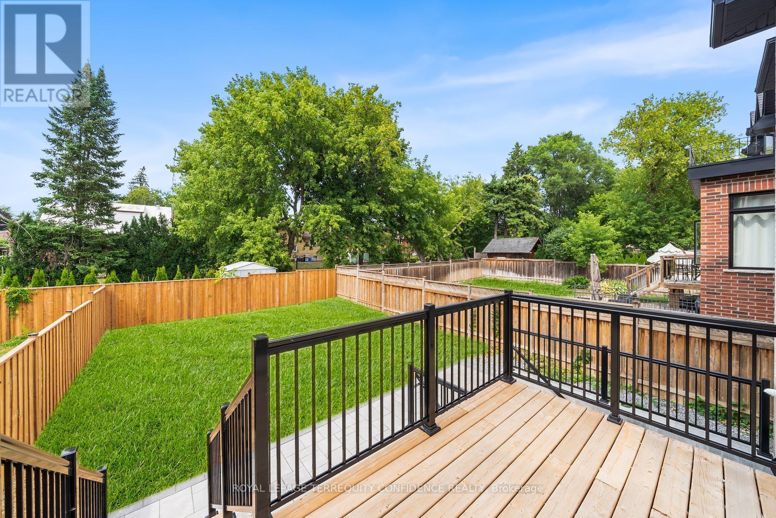 Photo 24 of 338 A Horsham Avenue, Toronto ON