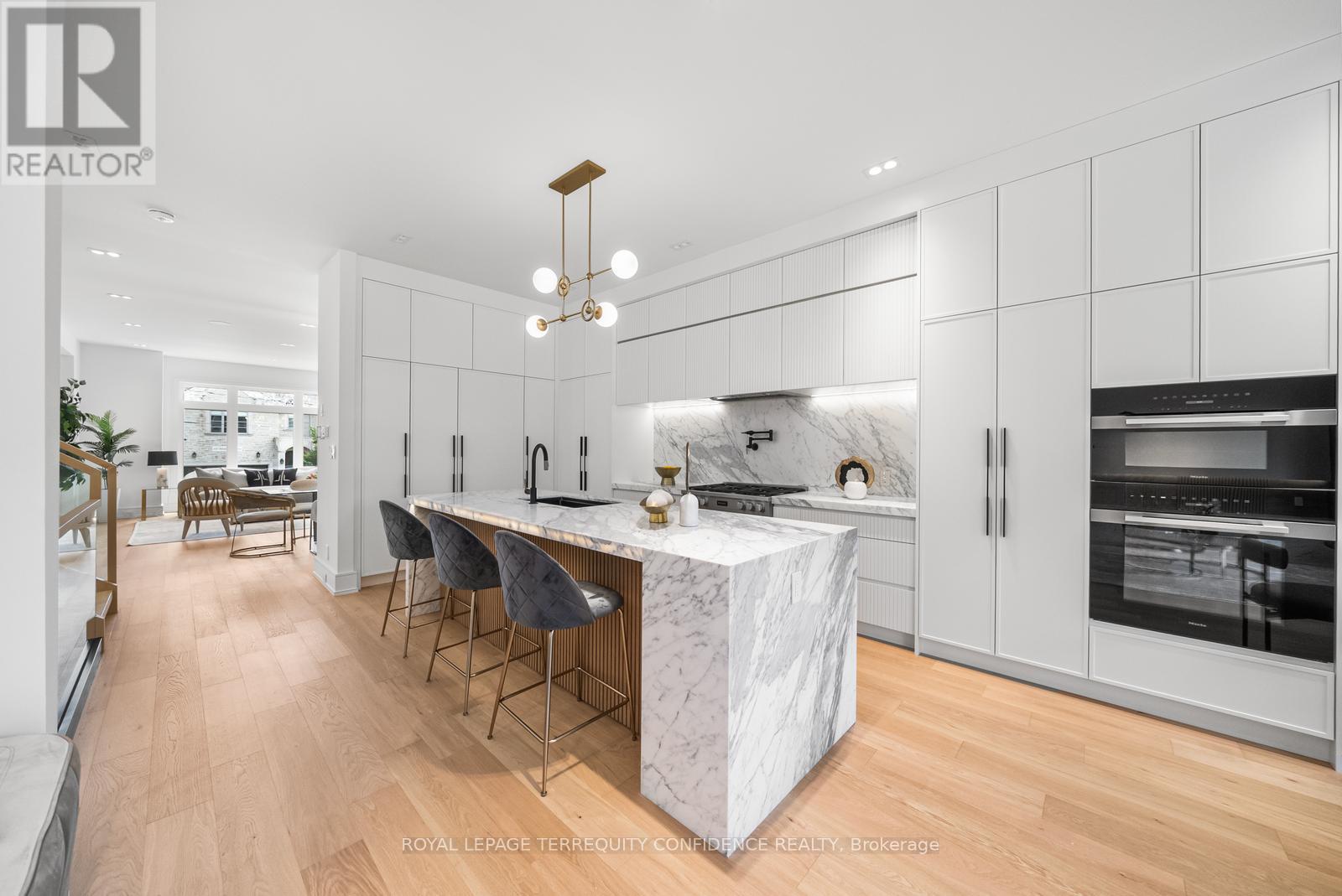 Photo 40 of 338 A Horsham Avenue, Toronto ON