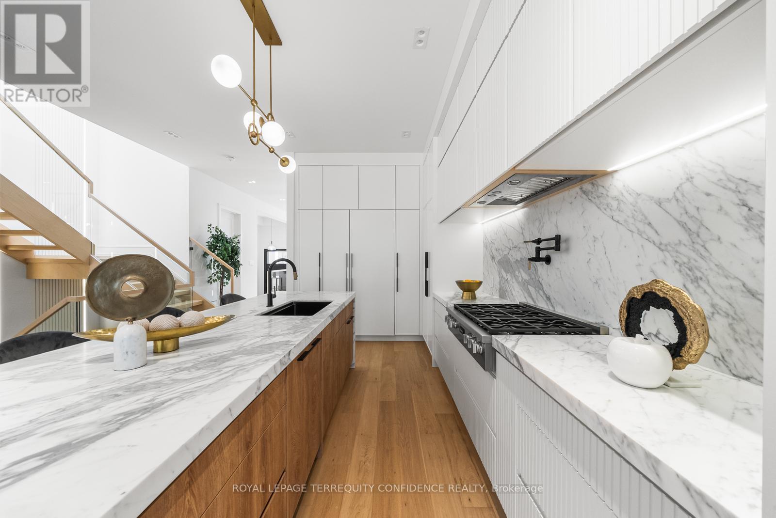 Photo 36 of 338 A Horsham Avenue, Toronto ON