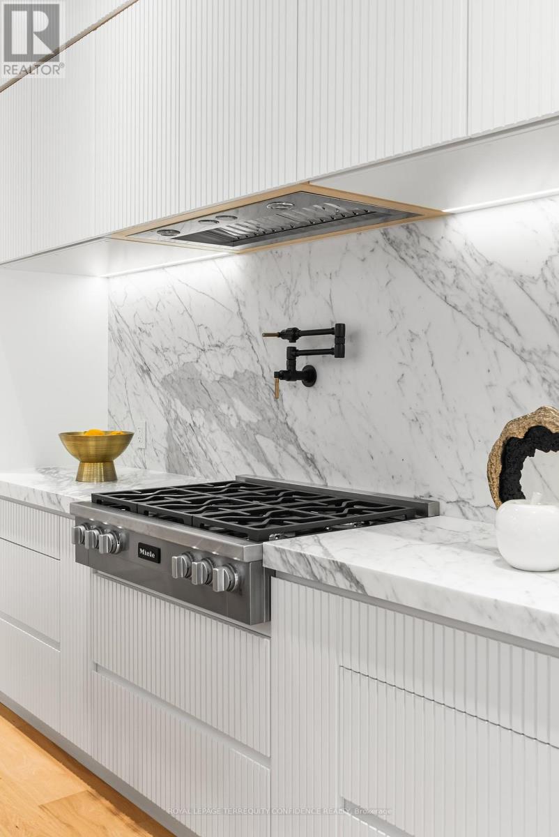 Photo 13 of 338 A Horsham Avenue, Toronto ON