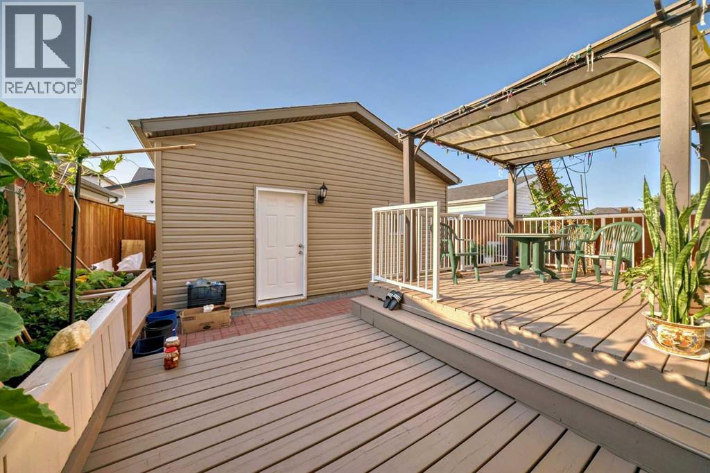 Photo 27 of 9 Copperpond Avenue Se, Calgary AB