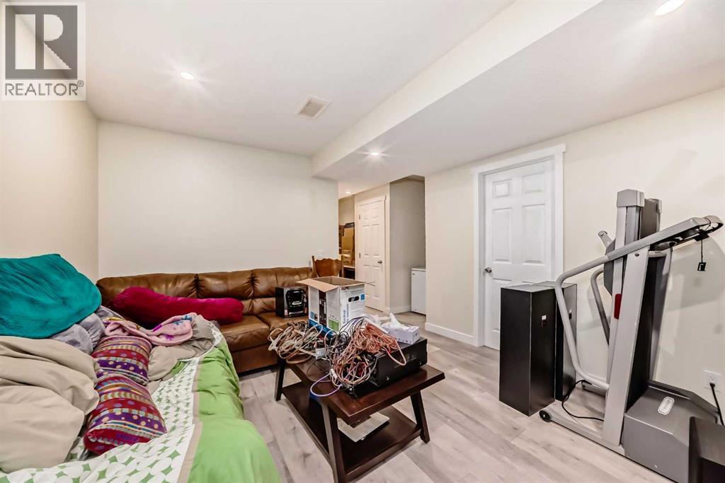 Photo 20 of 9 Copperpond Avenue Se, Calgary AB
